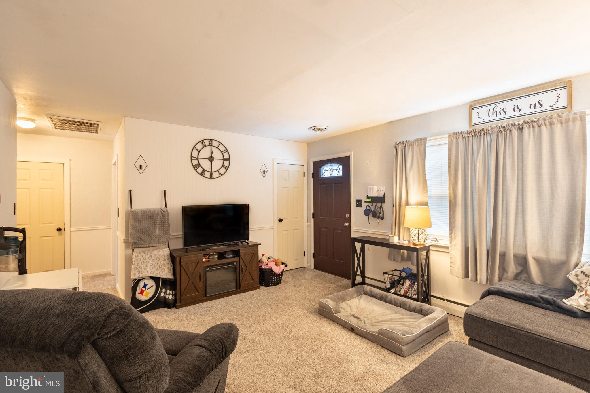 1421 Sandhill Road Lebanon, PA 17046 - Photo 5 of 36 Living room