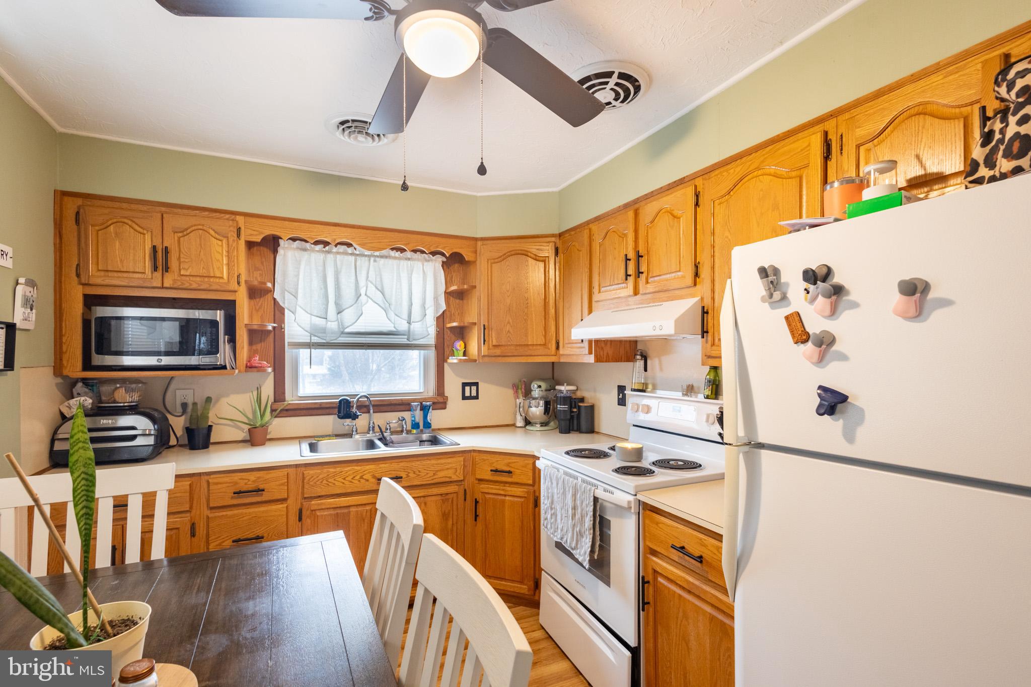 1421 Sandhill Road Lebanon, PA 17046 - Photo 10 of 36 Kitchen
