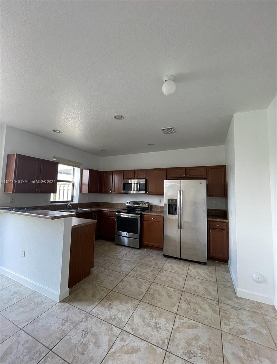 23712 Southwest 117 Place, Unit 23712 Homestead, FL 33032 - Photo 4 of 10