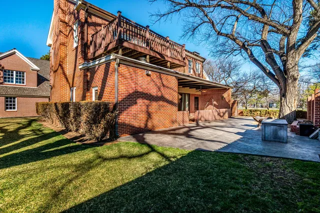 a view of a house with swimming pool