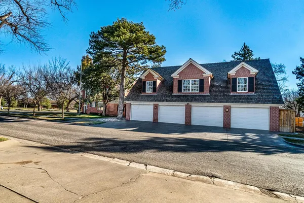 $749,000 | 2205 South Julian Boulevard, Amarillo, TX 79102