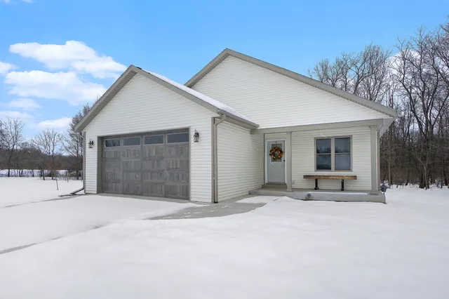 $315,000 | 217 Corwin Meadows Drive, Lawrence, MI 49064