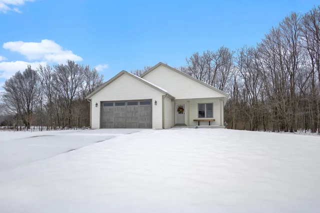 $315,000 | 217 Corwin Meadows Drive, Lawrence, MI 49064