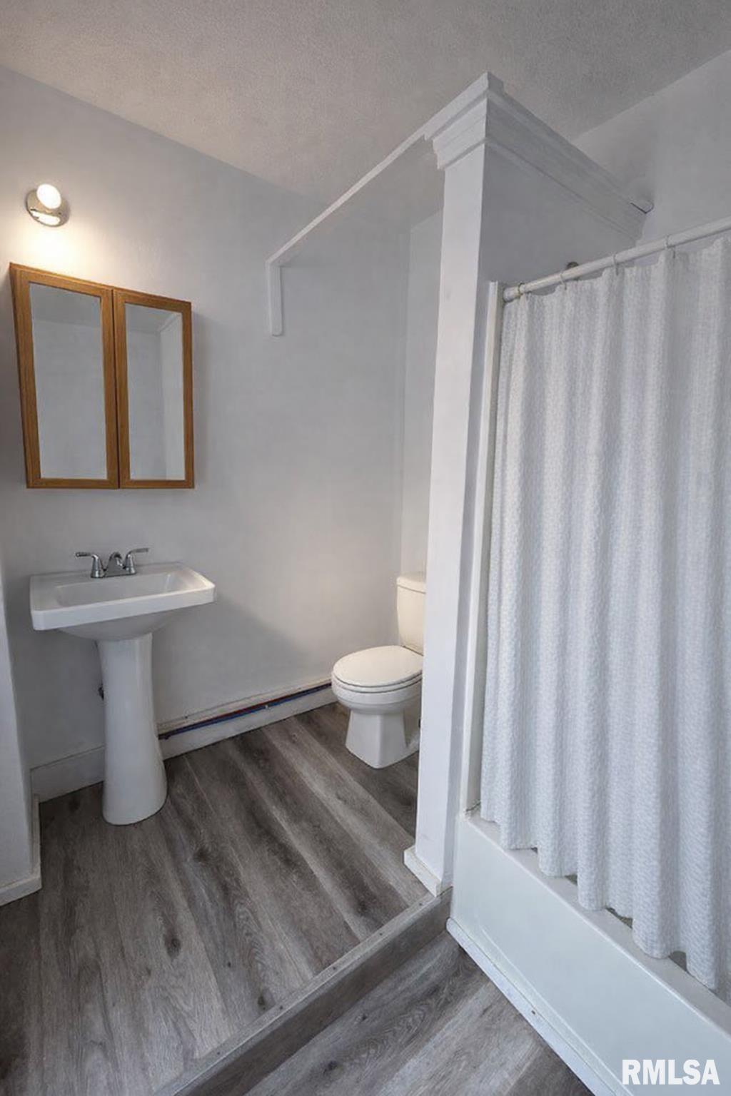 1212 North Sheridan Road Peoria, IL 61606 - Photo 4 of 11