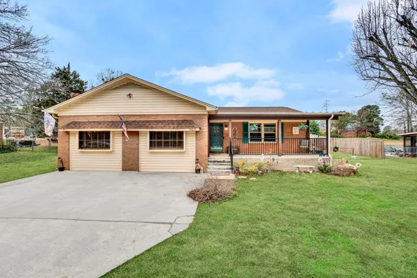 $315,999 | 1605 East Durst Avenue, Greenwood, SC 29649