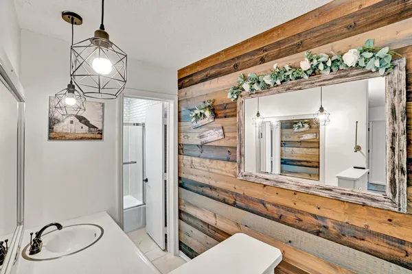 $315,999 | 1605 East Durst Avenue, Greenwood, SC 29649