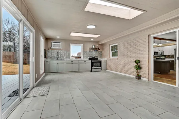 $315,999 | 1605 East Durst Avenue, Greenwood, SC 29649