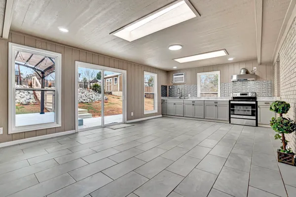 $315,999 | 1605 East Durst Avenue, Greenwood, SC 29649