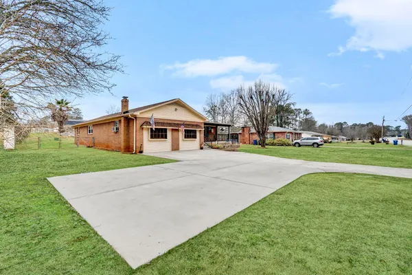 $315,999 | 1605 East Durst Avenue, Greenwood, SC 29649
