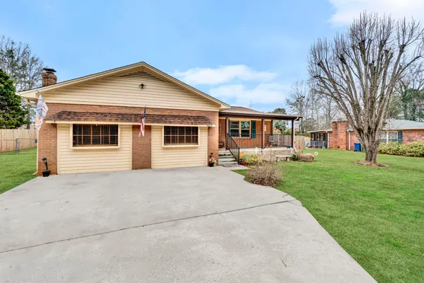 $315,999 | 1605 East Durst Avenue, Greenwood, SC 29649