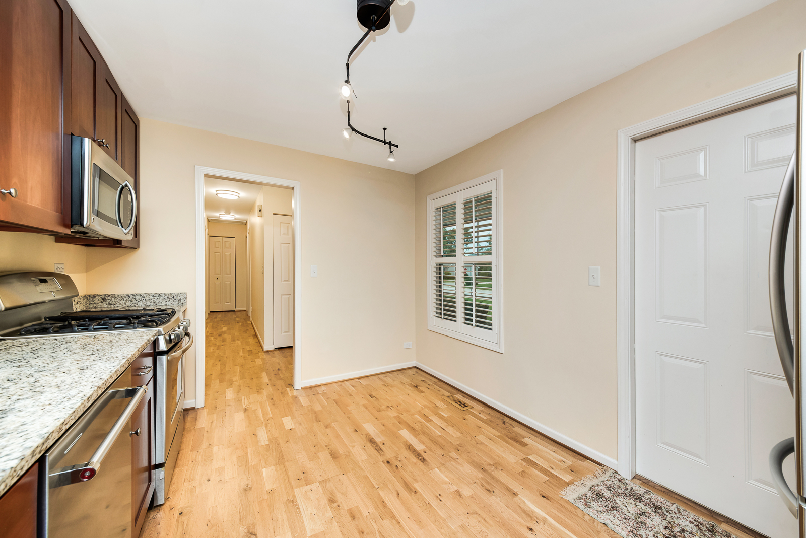 Undisclosed Address Winfield, IL 60190 - Photo 3 of 21