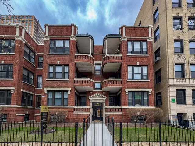 $2,727 | 445 West Melrose Street, Unit 1A, Chicago, IL 60657