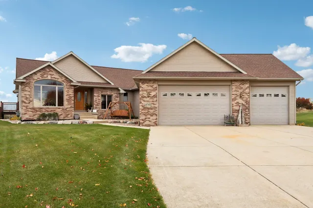 $899,900 | 6784 Tartan Trail, Sun Prairie, WI 53590