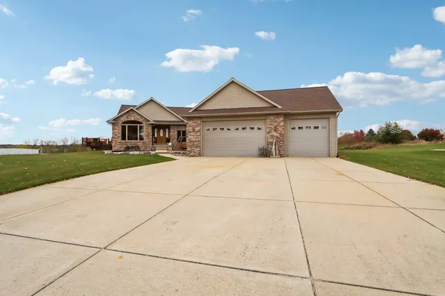 $899,900 | 6784 Tartan Trail, Sun Prairie, WI 53590