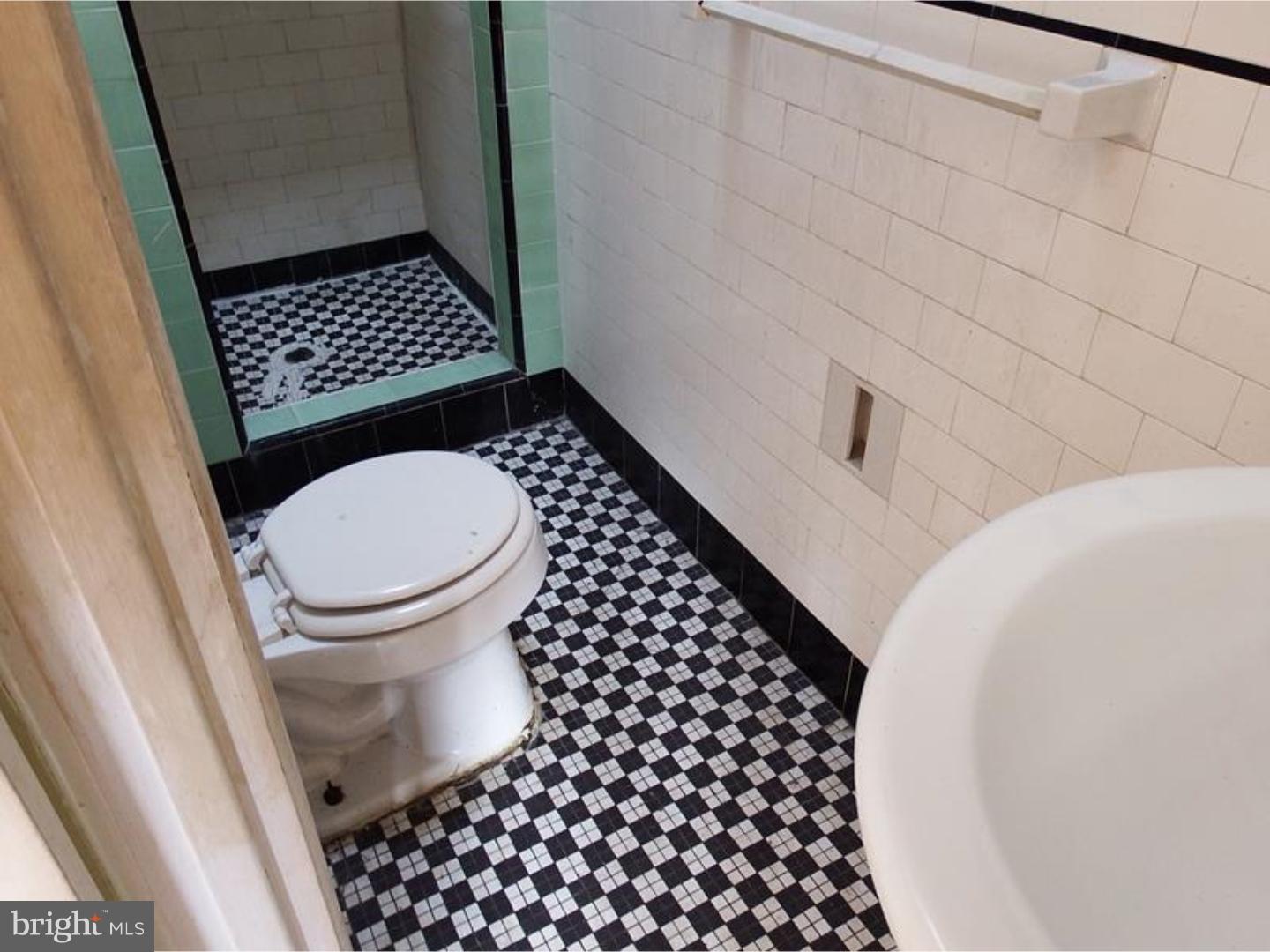 276 Copley Road Upper Darby, PA 19082 - Photo 6 of 14