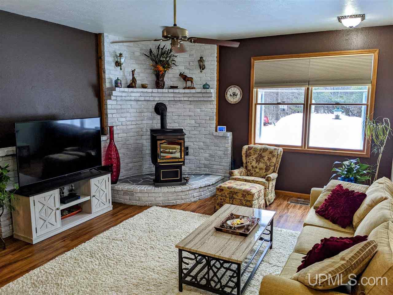 160 Miller Road Gwinn, MI 49841 - Photo 4 of 27