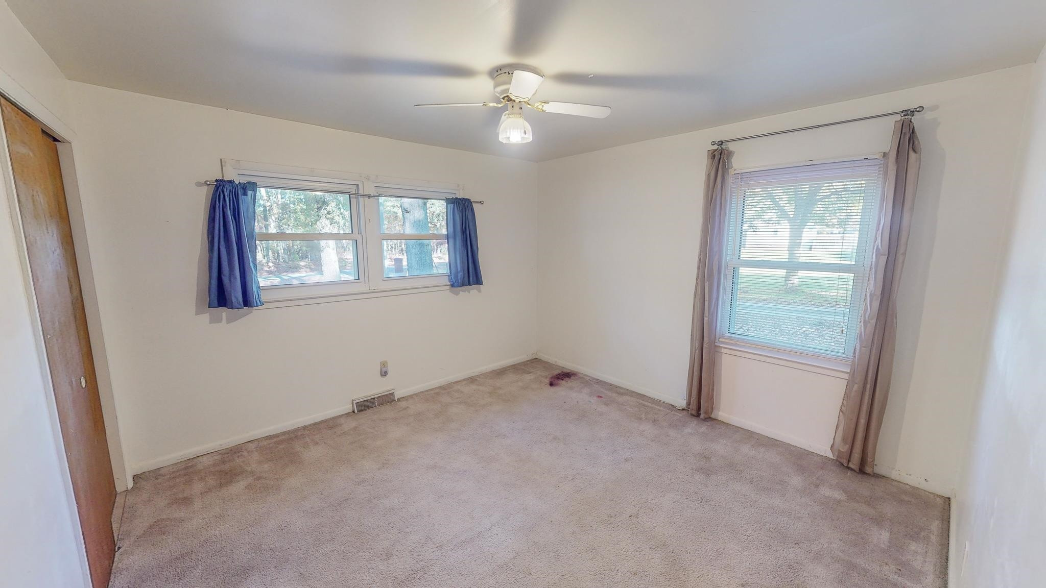 624 Frank Street Roxboro, NC 27573 - Photo 18 of 22 an empty room with windows and fan