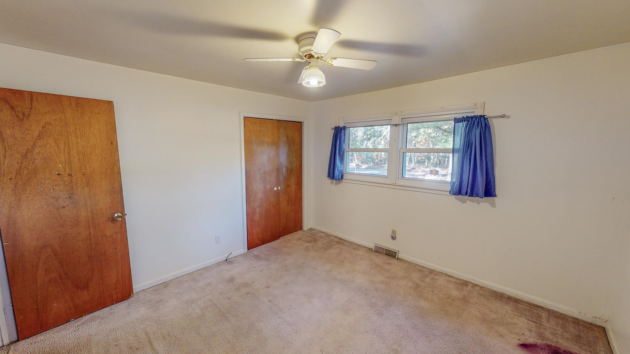624 Frank Street Roxboro, NC 27573 - Photo 19 of 22 an empty room with windows and fan