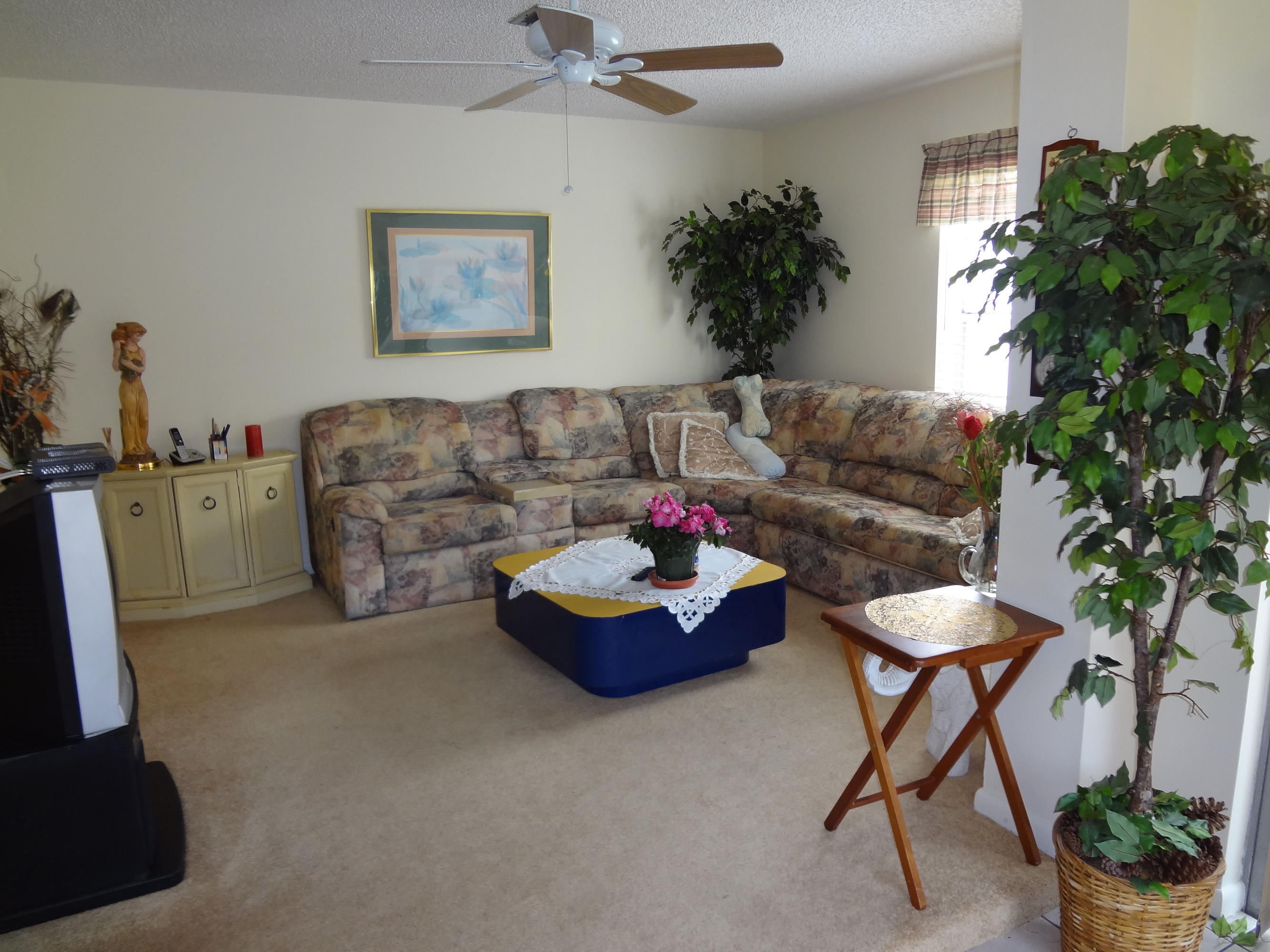 717 Highway 1, Unit 911 Jupiter, FL 33477 - Photo 4 of 9 Living Room