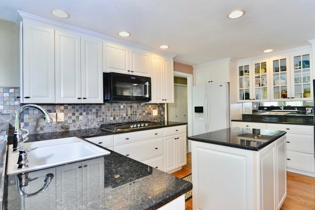 26 Spy Glass Hill Road Barnstable, MA 02675 - Photo 7 of 42 Gallery Image 7