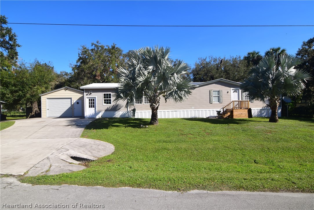3124 White Oak Road Lorida, FL 33857 - Photo 1 of 34 a front view of a house with garden