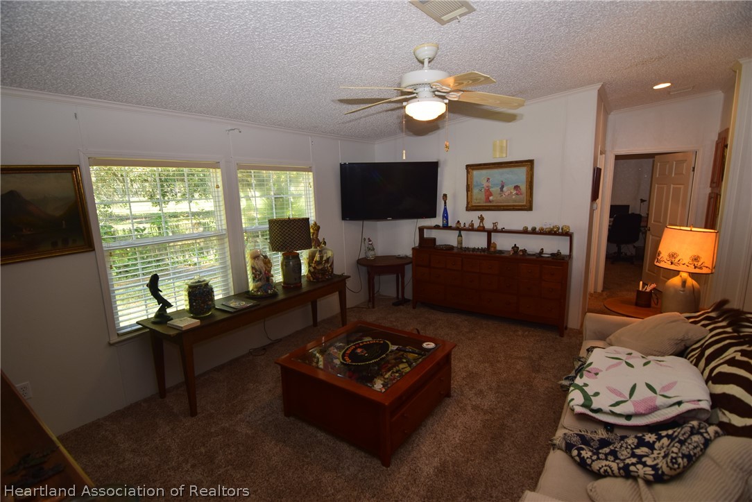 3124 White Oak Road Lorida, FL 33857 - Photo 11 of 34 a living room with furniture and a flat screen tv