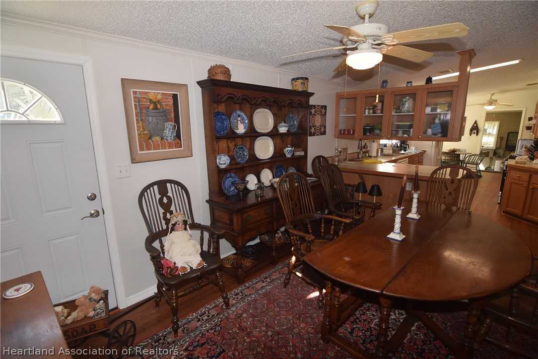 3124 White Oak Road Lorida, FL 33857 - Photo 18 of 34 a view of a dining room with furniture