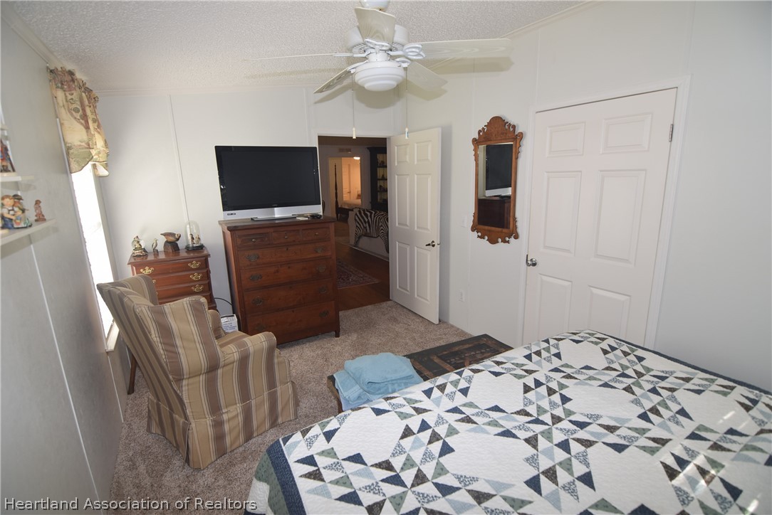 3124 White Oak Road Lorida, FL 33857 - Photo 20 of 34 a bedroom with furniture and a flat screen tv