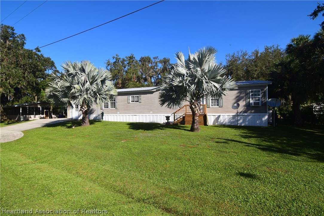 3124 White Oak Road Lorida, FL 33857 - Photo 2 of 34 a house view with a garden space