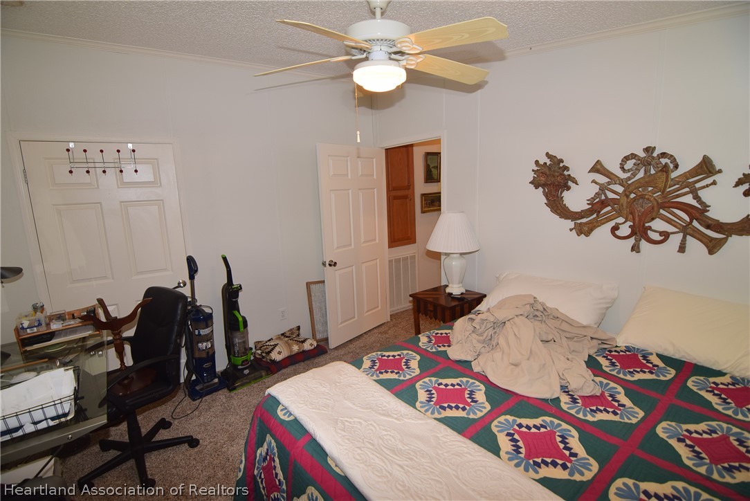 3124 White Oak Road Lorida, FL 33857 - Photo 24 of 34 a bedroom with a bed and a chandelier