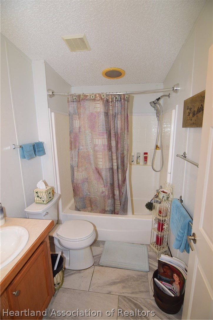 3124 White Oak Road Lorida, FL 33857 - Photo 26 of 34 a bathroom with a sink toilet and shower