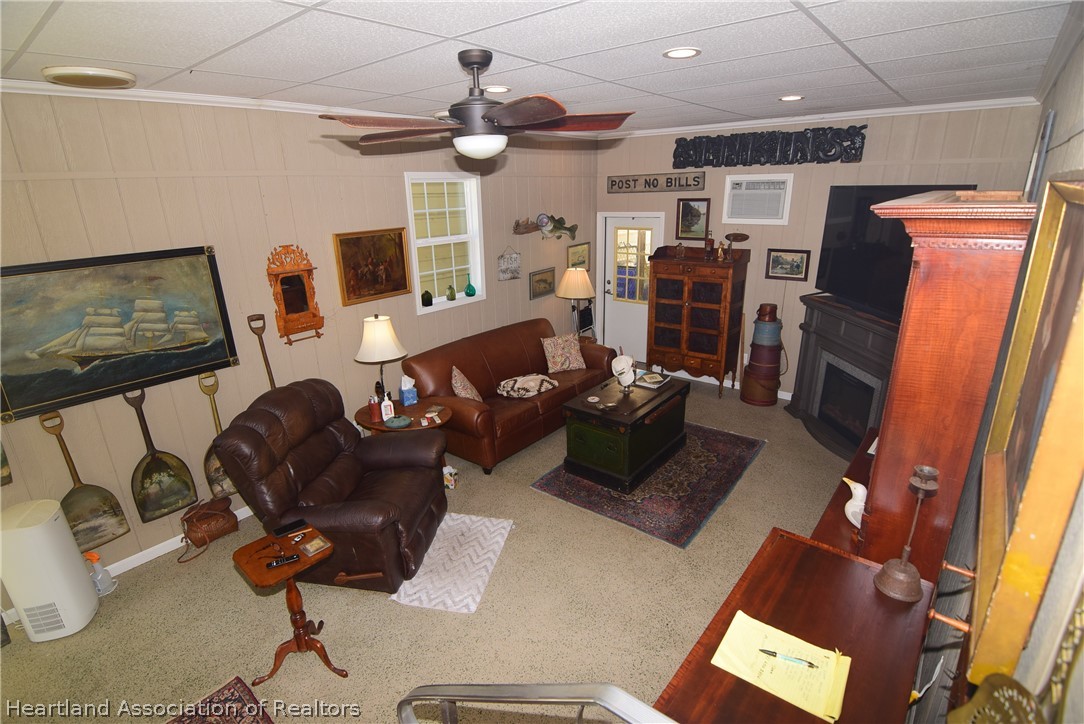 3124 White Oak Road Lorida, FL 33857 - Photo 31 of 34 a living room with furniture and a flat screen tv
