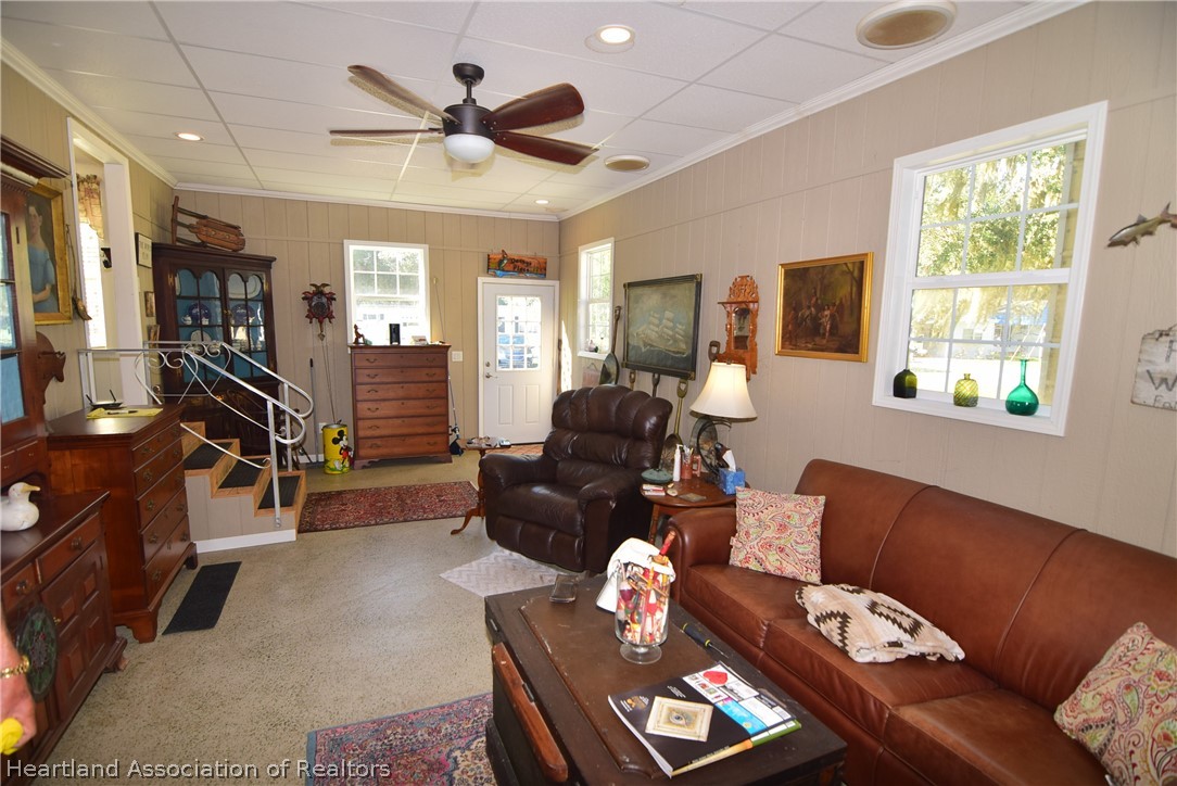3124 White Oak Road Lorida, FL 33857 - Photo 33 of 34 a living room with furniture and a window