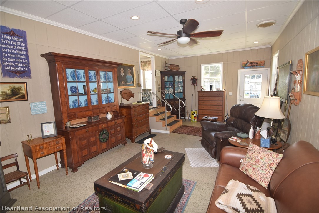 3124 White Oak Road Lorida, FL 33857 - Photo 34 of 34 a living room with furniture and a window