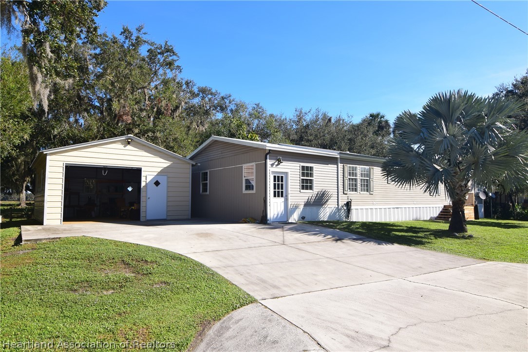 3124 White Oak Road Lorida, FL 33857 - Photo 5 of 34 a front view of a house with a yard and trees