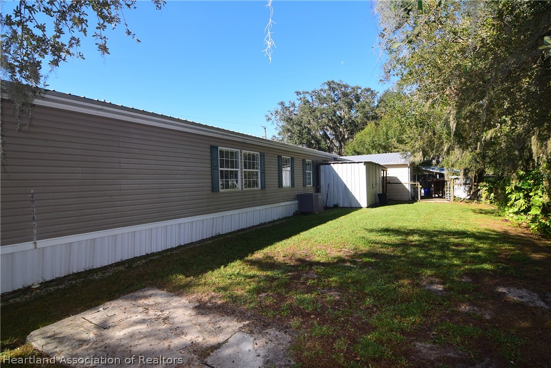3124 White Oak Road Lorida, FL 33857 - Photo 8 of 34 a view of a house with a yard