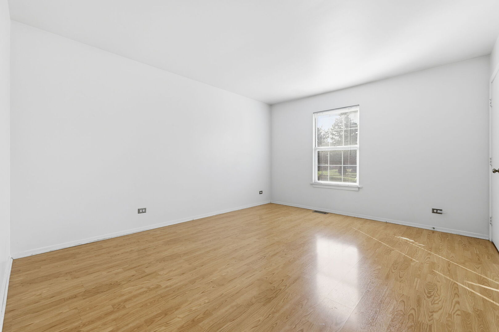 69 Alice Lane Algonquin, IL 60102 - Photo 10 of 14 an empty room with windows