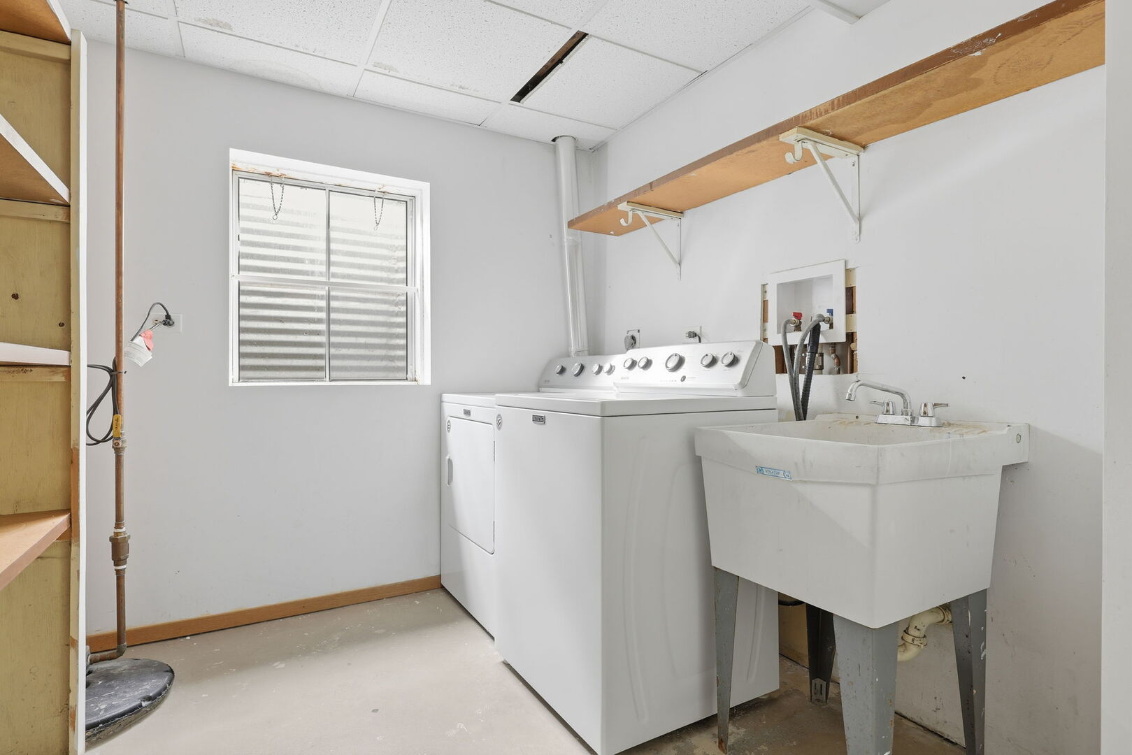 69 Alice Lane Algonquin, IL 60102 - Photo 13 of 14 a utility room with dryer and washer
