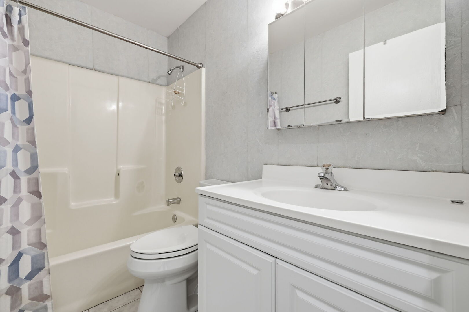 69 Alice Lane Algonquin, IL 60102 - Photo 4 of 14 a bathroom with a sink a toilet and a bathtub