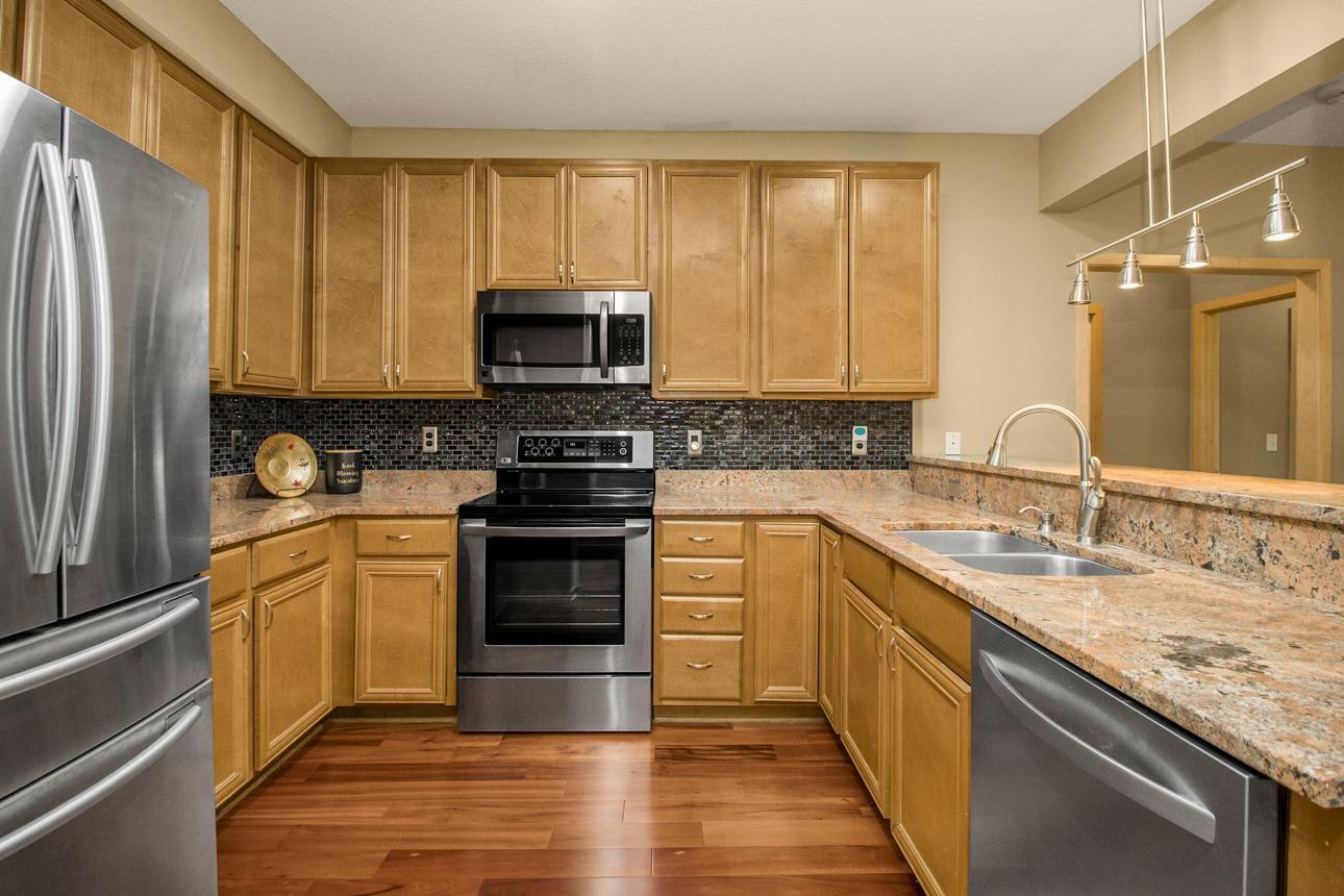 10806 South Shore Drive, Unit 109 Plymouth, MN 55441 - Photo 5 of 32