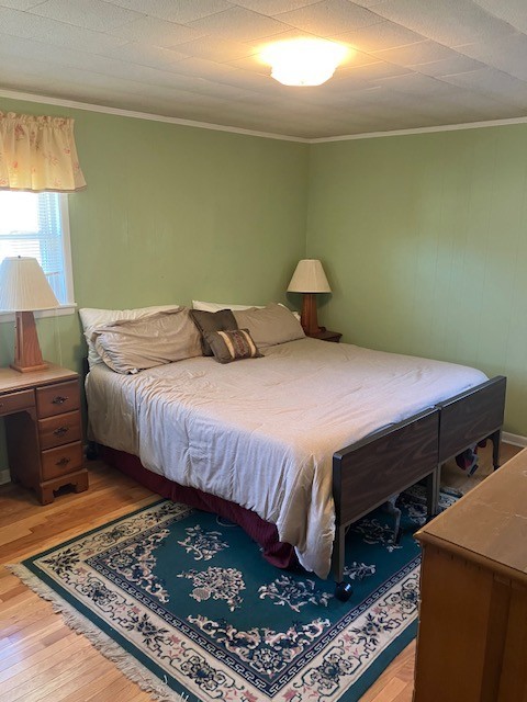 2442 Sherwood Road Sewanee, TN 37375 - Photo 4 of 11 a bedroom with a bed and a lamp on dresser