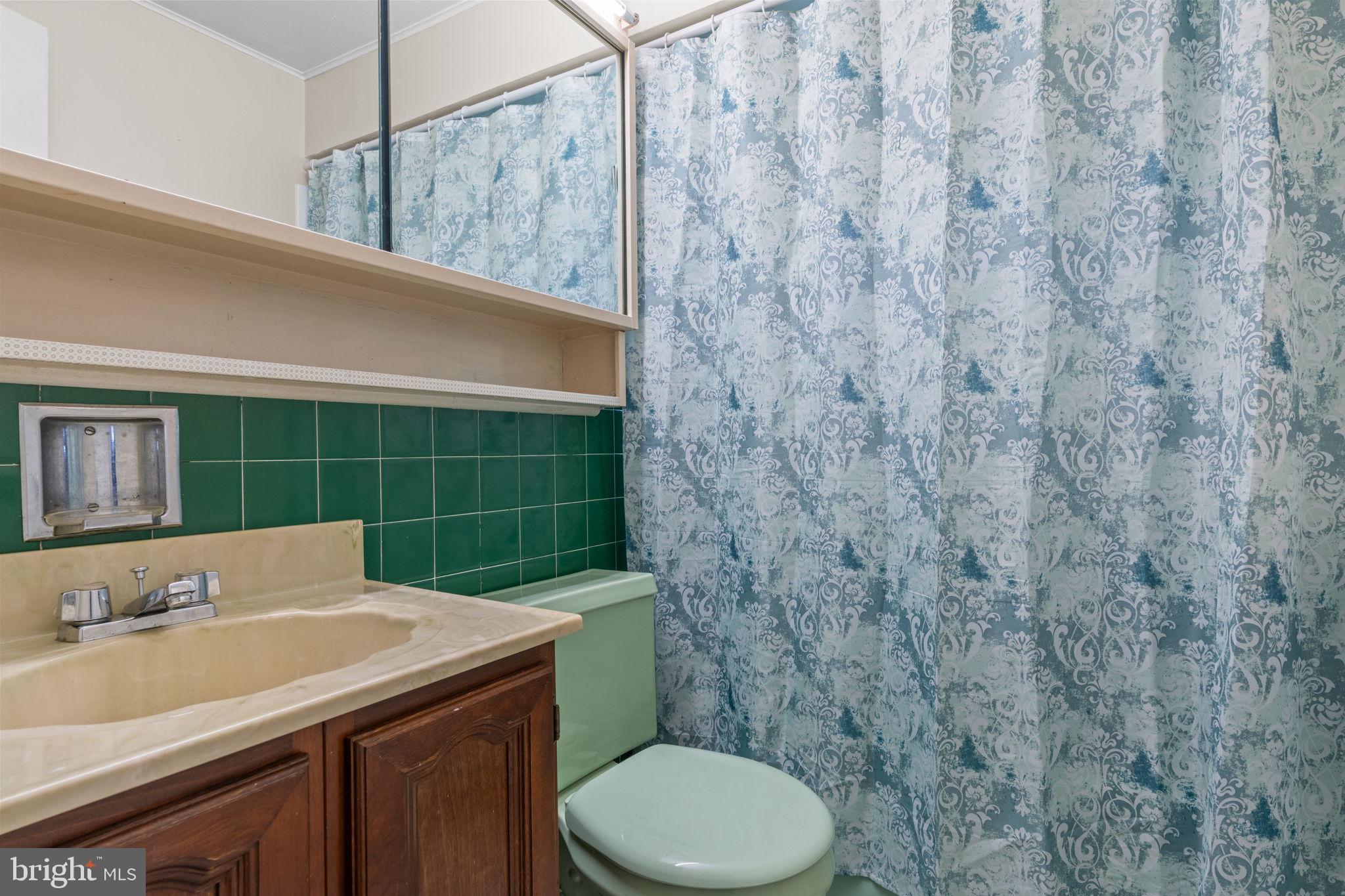 17 Middle Road Levittown, PA 19056 - Photo 14 of 22 a bathroom with a sink a toilet and a mirror