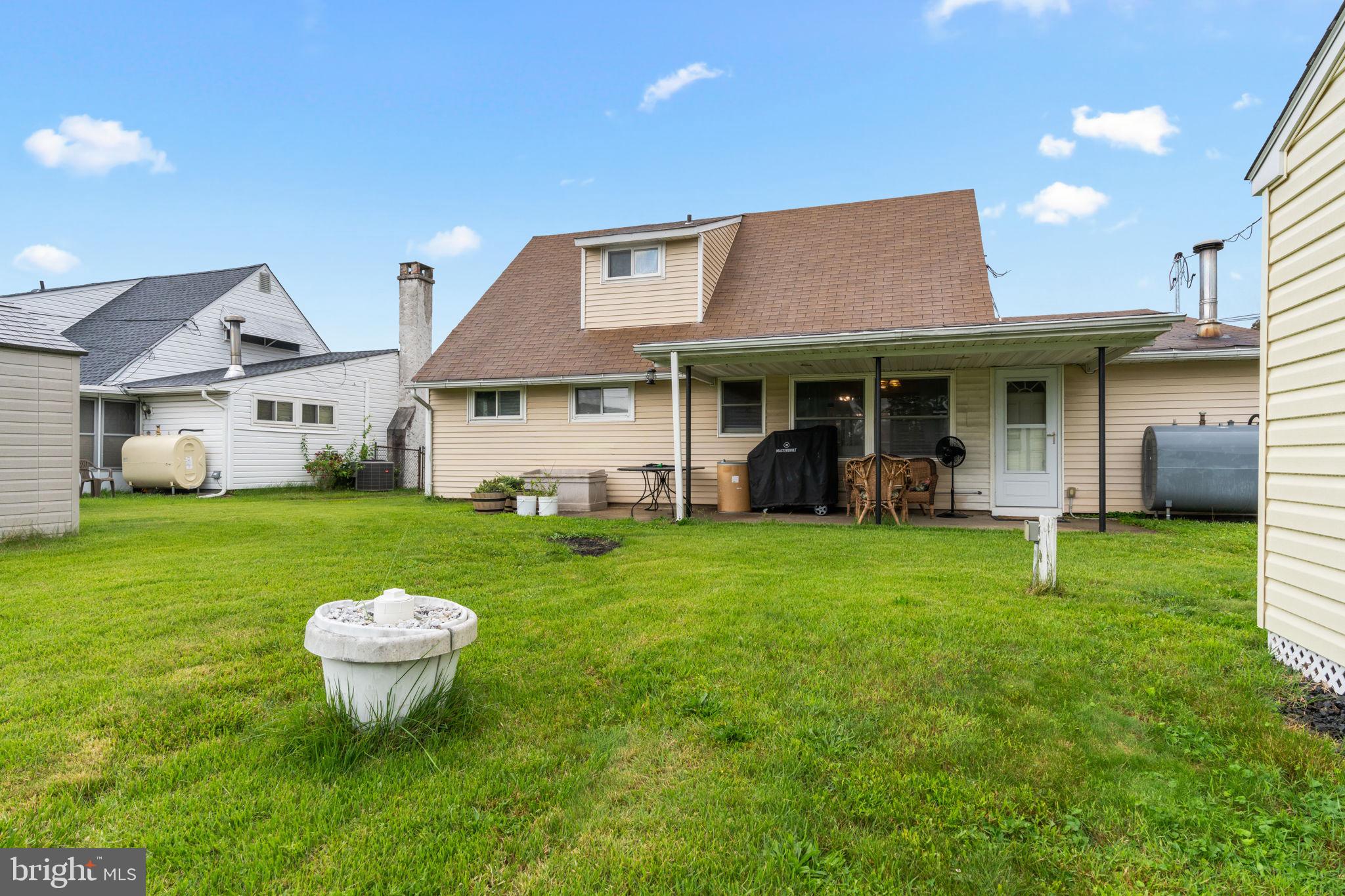 17 Middle Road Levittown, PA 19056 - Photo 21 of 22 a view of a white house with a table and chairs in a yard