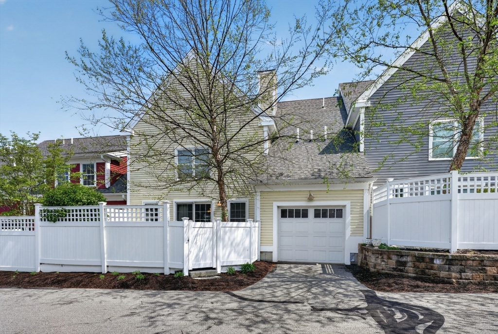 15 Hastings Road, Unit 15 Hudson, MA 01749 - Photo 3 of 40