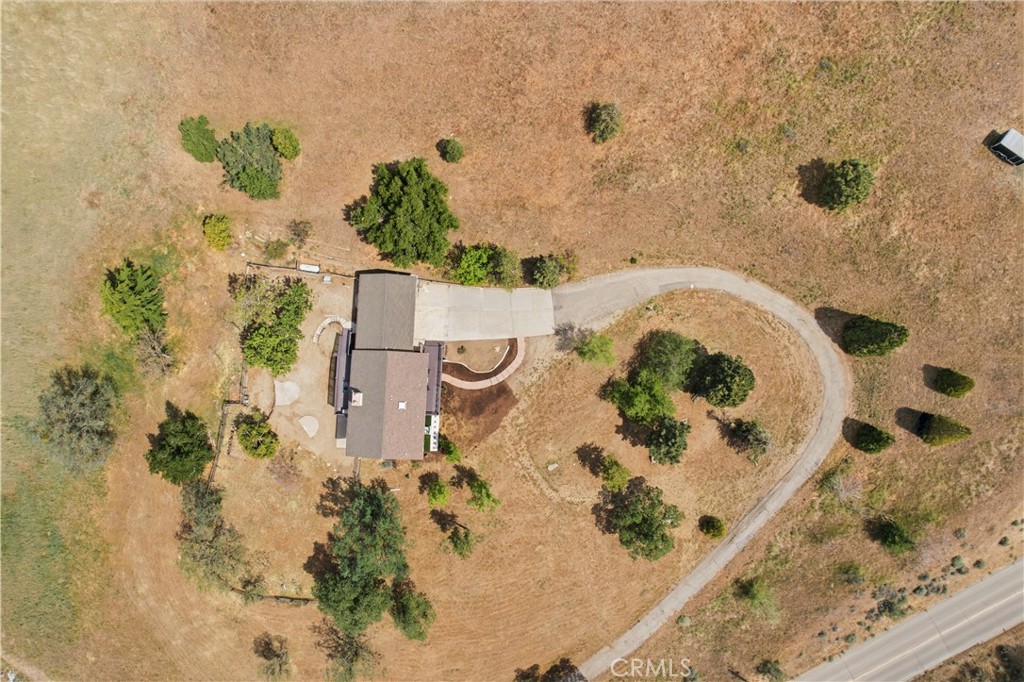26201 Cumberland Road Tehachapi, CA 93561 - Photo 34 of 36 an aerial view of residential houses with outdoor space