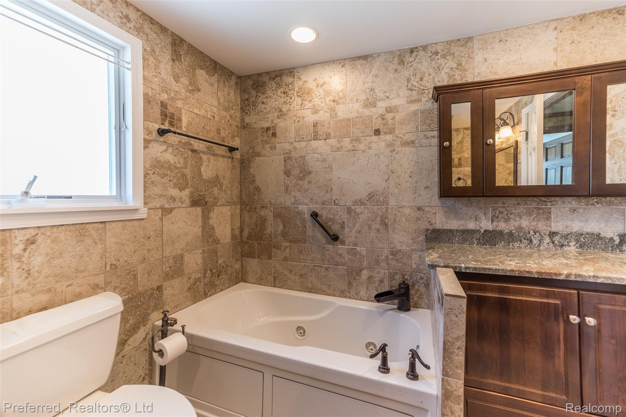 48722 Willis Road Belleville, MI 48111 - Photo 17 of 35 DSC_7048.jpg