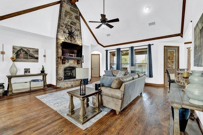 12901 Smokey Ranch Drive Fort Worth, TX 76052 - Photo 11 of 40 a living room with furniture