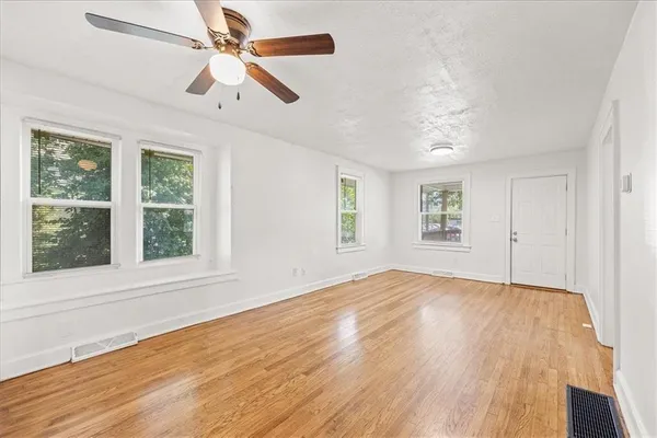 $200,000 | 1116 South Woodland Avenue, Independence, MO 64050