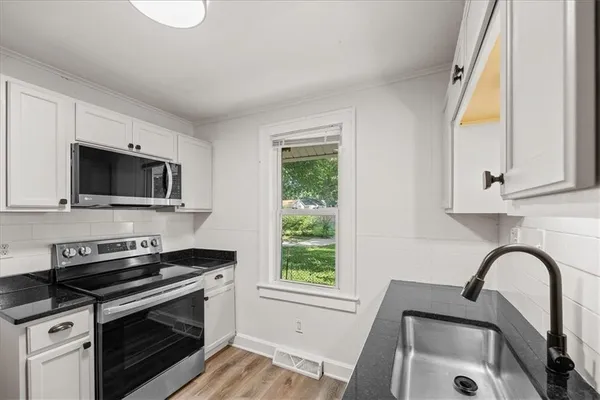 $200,000 | 1116 South Woodland Avenue, Independence, MO 64050