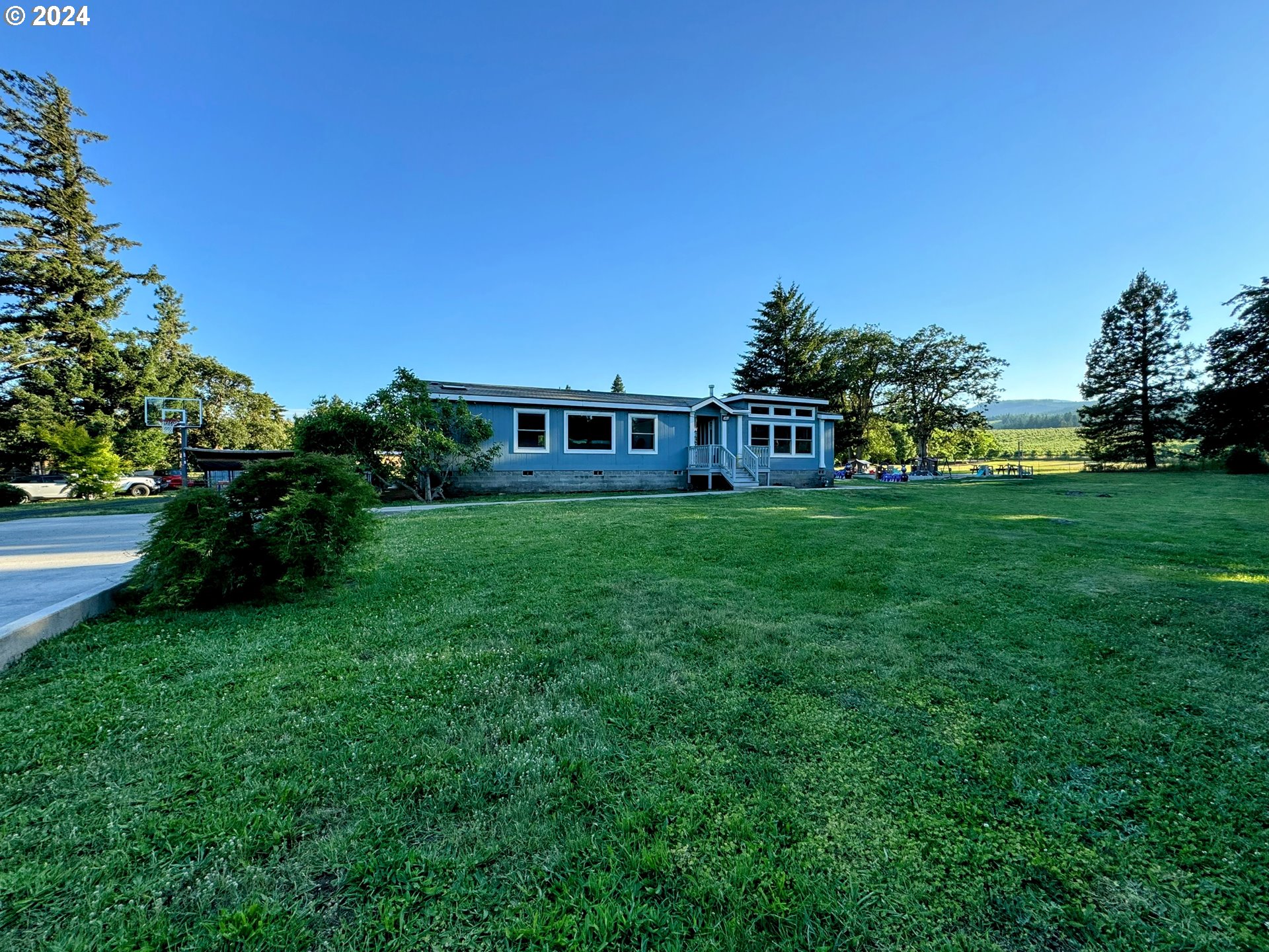 1290 Country Club Road Hood River, OR 97031 - Photo 1 of 48 Gallery Image 1